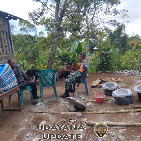 Wujudkan Kemanunggalan TNI-Rakyat, Babinsa Detusoko Terjun ke Wilayah Binaan