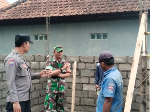 Komsos Babinsa Samplangan Bersama Warga, TNI Hadir untuk Rakyat