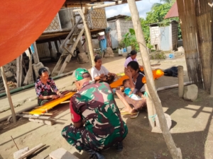 Budaya Tak Boleh Punah, Babinsa Dorong Generasi Muda Belajar Menenun