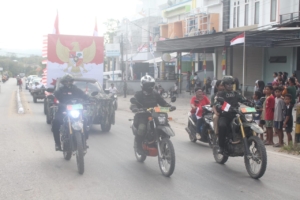 Semarak HUT RI Ke-80 Anggota Koramil 1629-01/ Laratama Dan Persit Kartika Chandra Kirana XLV Dim 1629 Ikut Meramaikan Karnaval