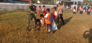 ‎Babinsa Koramil 1607-03/Ropang Pimpin Bersama Gotong Royong Persiapan HUT RI ke-80 di Lenangguar