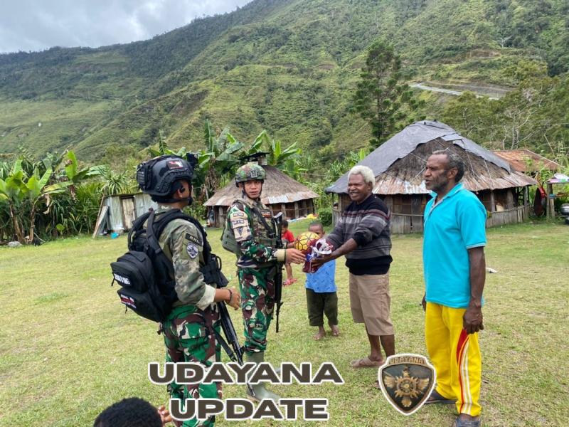 Tradisi Adat Papua Kokohkan Kebersamaan Satgas Yonif 743/PSY dan Masyarakat