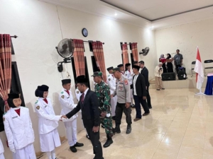 Pengukuhan Paskibra Lunyuk Berlangsung Khidmat, Danramil Sampaikan Ucapan Selamat