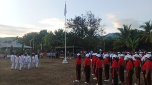 Tugas Terhormat, Babinsa Koramil 1624-02/Adonara Pimpin Pasukan Penurunan Bendera