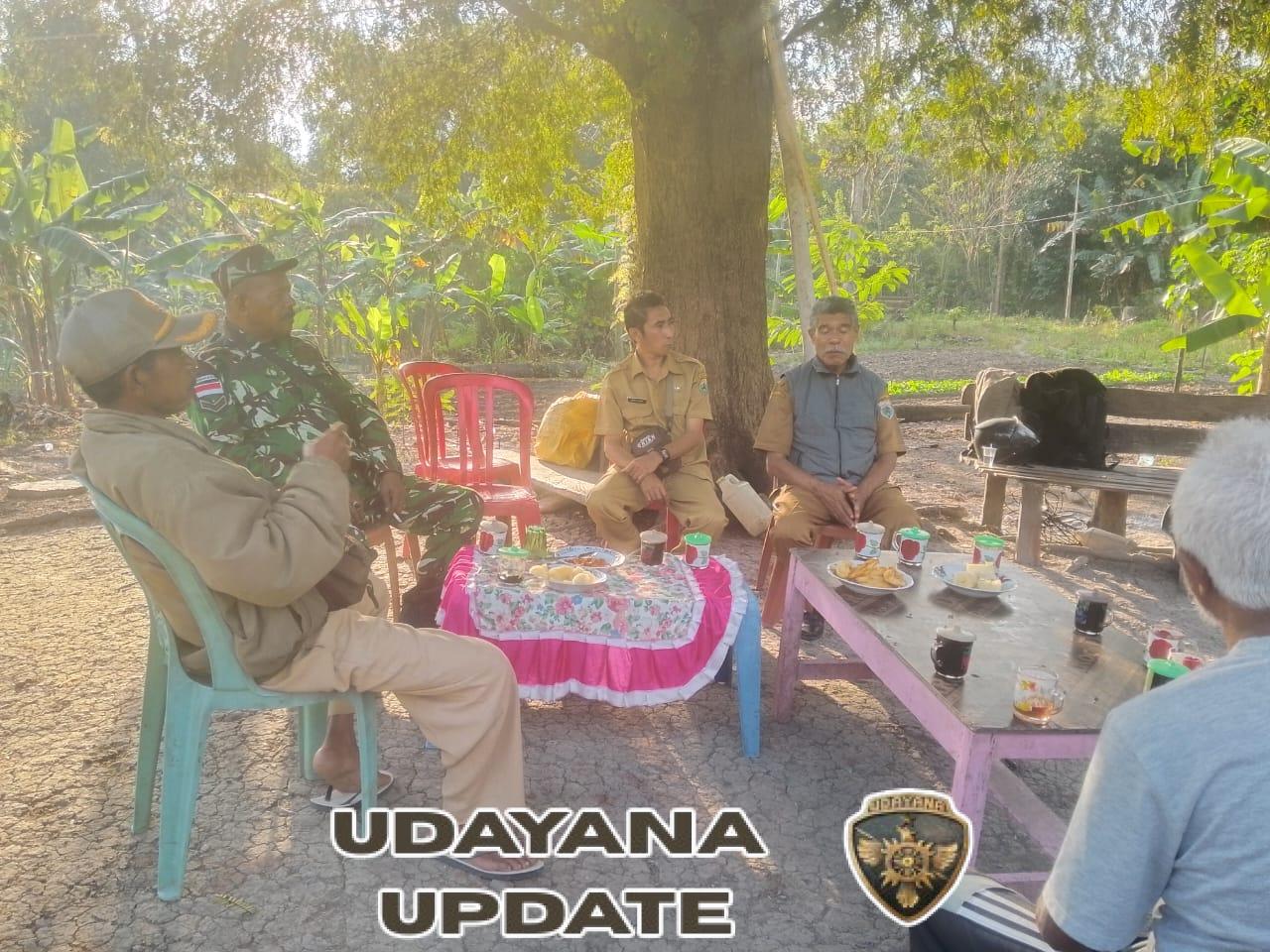 Himbau Jaga Kerukunan, Saat Babinsa Koramil 02/Abanteng Komsos Dengan Warga Binaan Di Desa Oelet