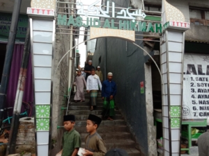 Babinsa semarapura Kangin Kawal Sholat Jumat Di Masjid Alhikmah