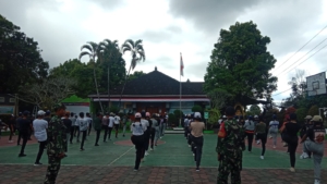 Kolaborasi Babinsa dan Guru Bentuk Generasi Tangguh Lewat Latihan Gerak Jalan