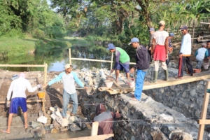 Gotong Royong TNI dan Warga, Pondasi Ke-3 Jembatan Persawahan Kalabeso Mulai Dibangun