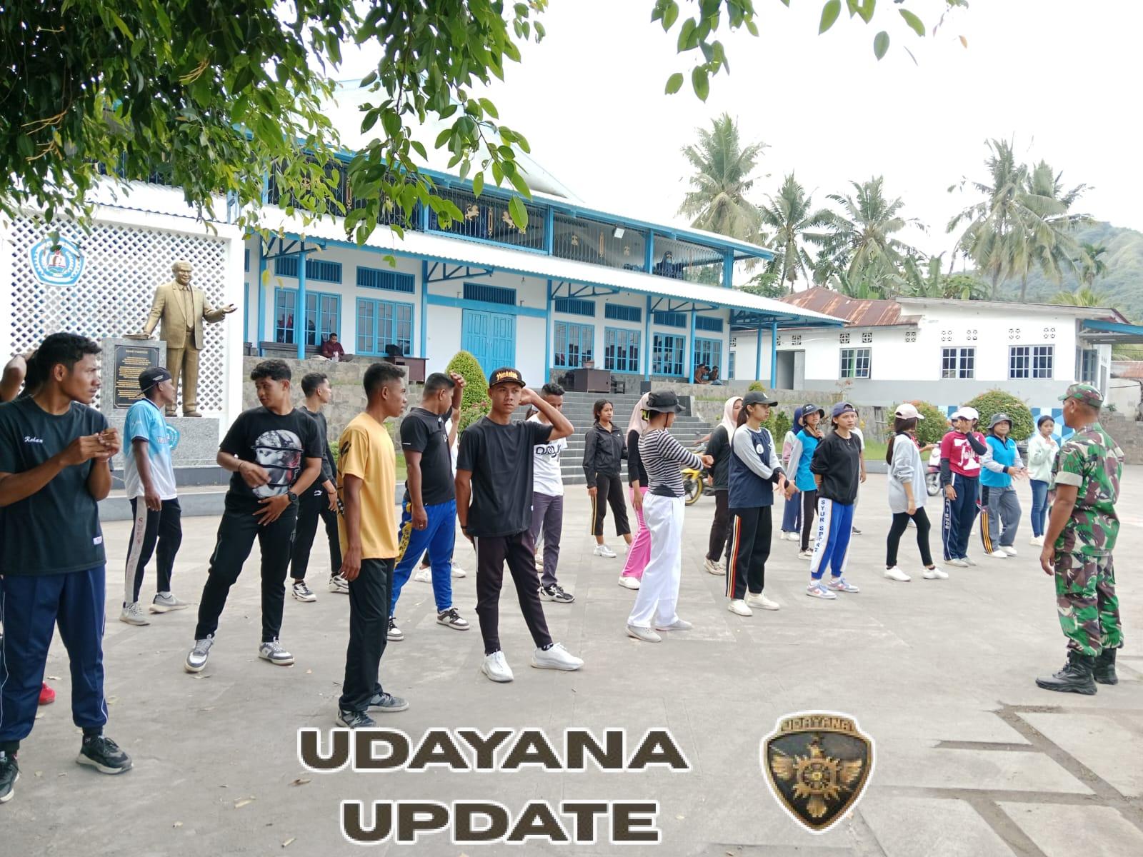 Latihan Baris-Berbaris Babinsa Ende Tingkatkan Disiplin Jelang Perayaan Kemerdekaan