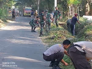 Gotong Royong Massal, Jalan Akses Pantai Mik’ayir Dibersihkan untuk Persiapan Lomba