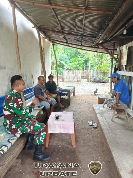 Laksanakan Komsos, Serda Decky Motifasi Warga Tetap Jaga Kebersihan Lingkungan