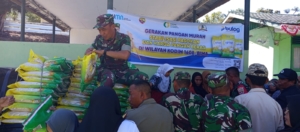 Bulog Bima Distribusikan Beras SPHP, Gula, dan Minyak Goreng Murah di Desa Maria