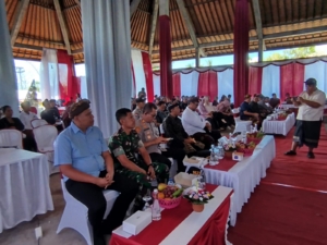 Dukung pengelolaan tanah ulayat yang berkelanjutan, Pjs. Danramil 1623-08/Kubu hadiri kegiatan sosialisasi.