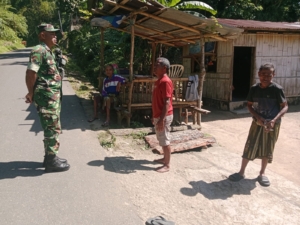 Kehadiran Babinsa Disambut Antusias, TNI AD Aktif Pantau Wilayah Binaan di Ende Utara