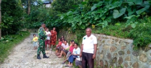 Tingkatkan Rasa Aman, Babinsa Wolowaru Monitoring Wilayah Binaan