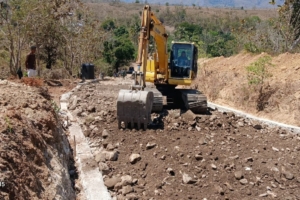 Maksimalkan Pembangunan Jalan, Satgas TMMD 125 Kodim Belu Kerahkan Alat Berat