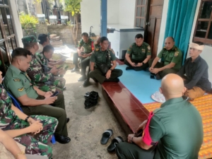 Ungkapan rasa duka cita, anggota Kodim 1623/Karangasem laksanakan melayat.