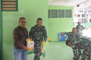 Senyum Bahagia Terpancar di Wajah Masyarakat Kota Soe, Ketika Koramil 1621-01/Kota Soe Gelar Bazar Beras Murah