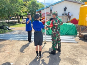Latihan Paskibra SMAN 1 Wulandoni Didampingi Babinsa Sambut HUT RI ke-80
