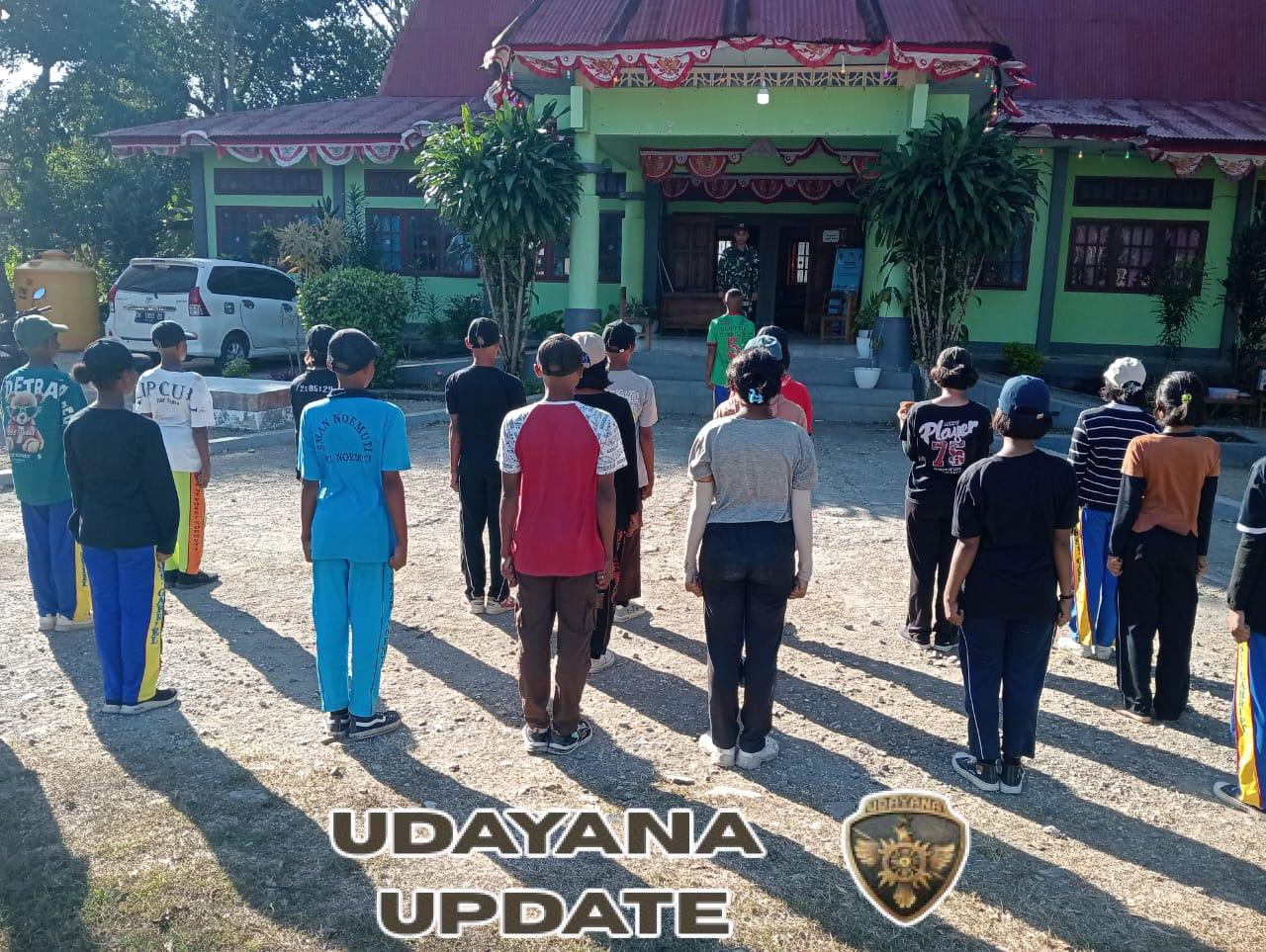 Babinsa Koramil 1618-01/Miotim dan Polsek Noemuti Bersama Latih PASKIBRA untuk Upacara 17 Agustus