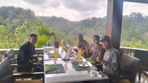 Danramil dan Forkopimcam Ubud Sambangi Cokorda Gede Putra Sukawati di Kedewatan