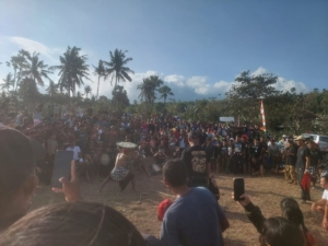 Babinsa Desa Seraya monitoring kegiatan lomba layang-layang Batu Telu Kite Festival 1.