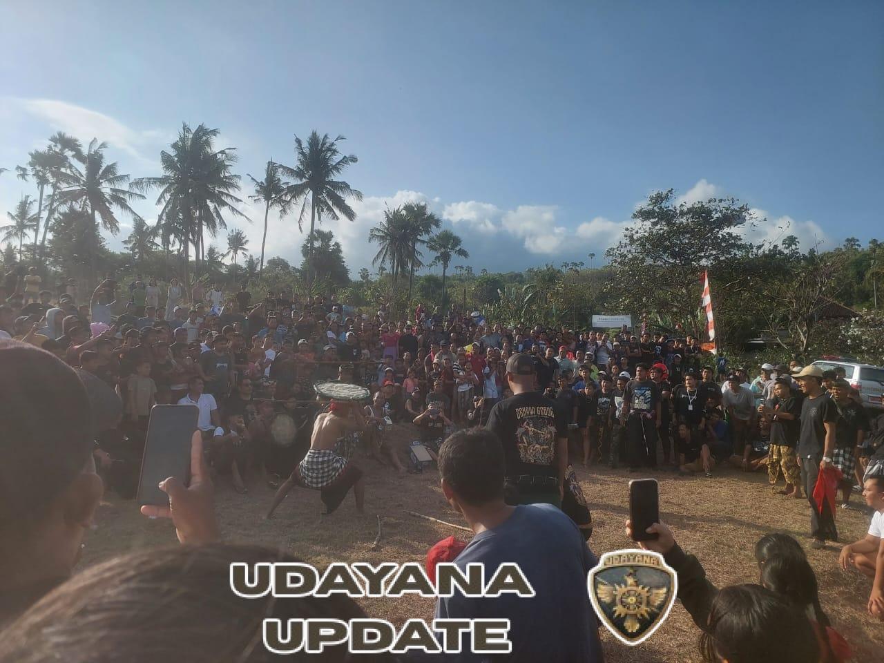 Babinsa Desa Seraya monitoring kegiatan lomba layang-layang Batu Telu Kite Festival 1.