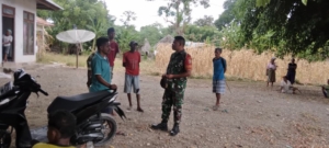 Babinsa Dorong Warga Tainsala Lestarikan Budaya Gotong Royong