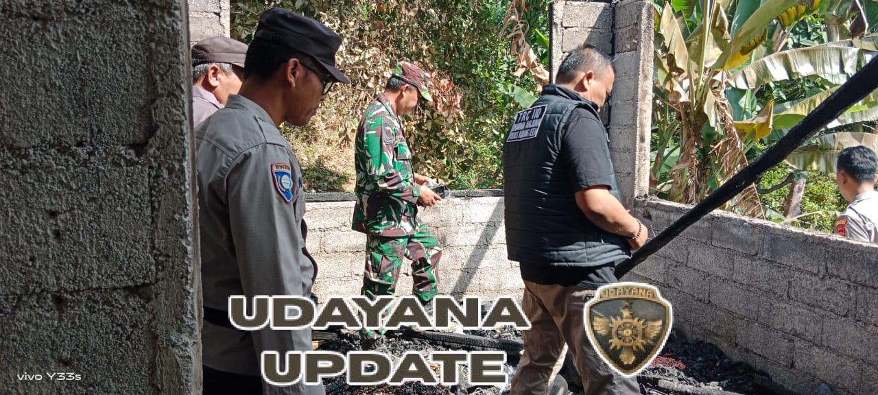 Bangunan dapur warga ludes terbakar, Babinsa Desa Ban bersama Bhabinkamtibmas tinjau lokasi kejadian.