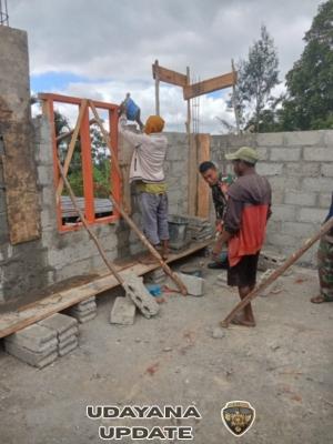 Babinsa Koramil 1618-06/Bian  Bangun Sinergi Lewat Aksi Gotong Royong Bersama Warga