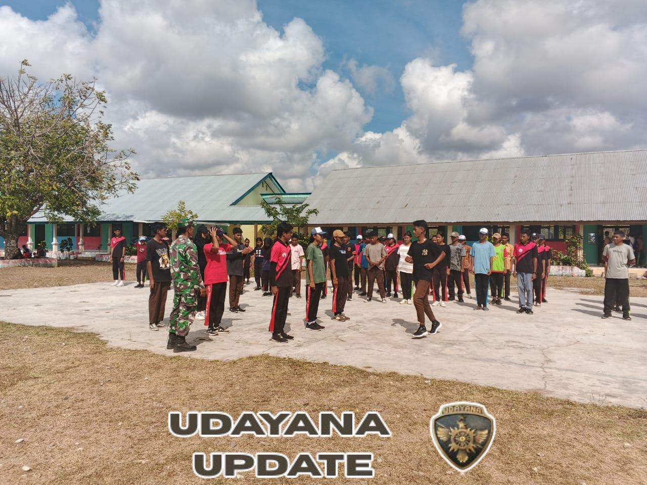 Babinsa Rindi Umalulu Beri Pelatihan PBB kepada Siswa Paskibraka