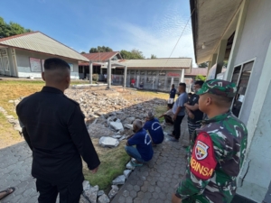 Koramil 1624-01/Larantuka Hadirkan Rasa Aman di Rutan Kelas II B Larantuka