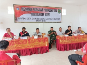 Babinsa 1623-04/Sidemen dukungan pembangunan Desa selaras dengan kebutuhan masyarakat.