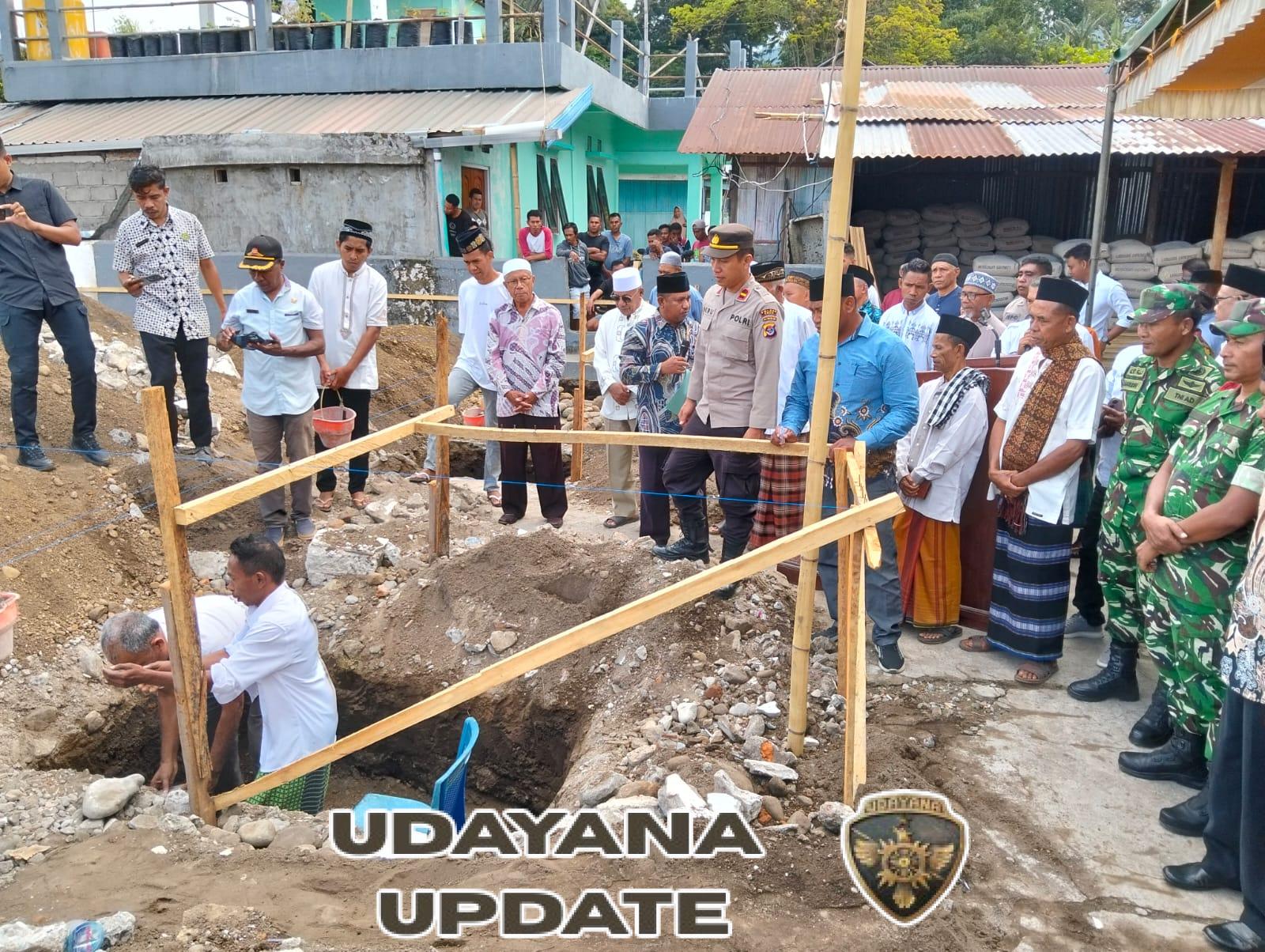 Masyarakat Desa Nanganesa Sambut Antusias Peletakan Batu Pertama Masjid Baru