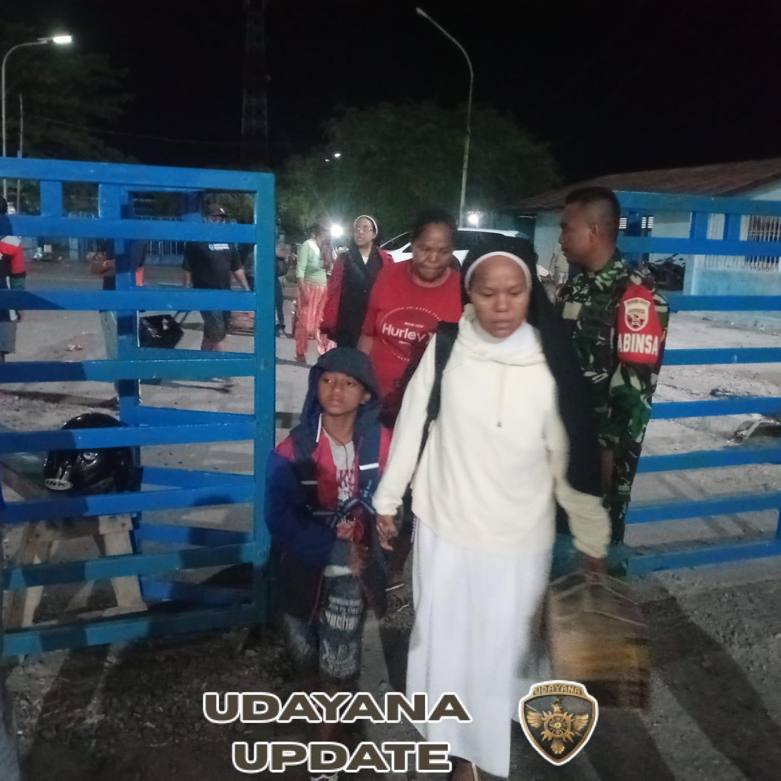 KM Bukit Siguntang Sandar, Babinsa Siaga di Pelabuhan Lewoleba
