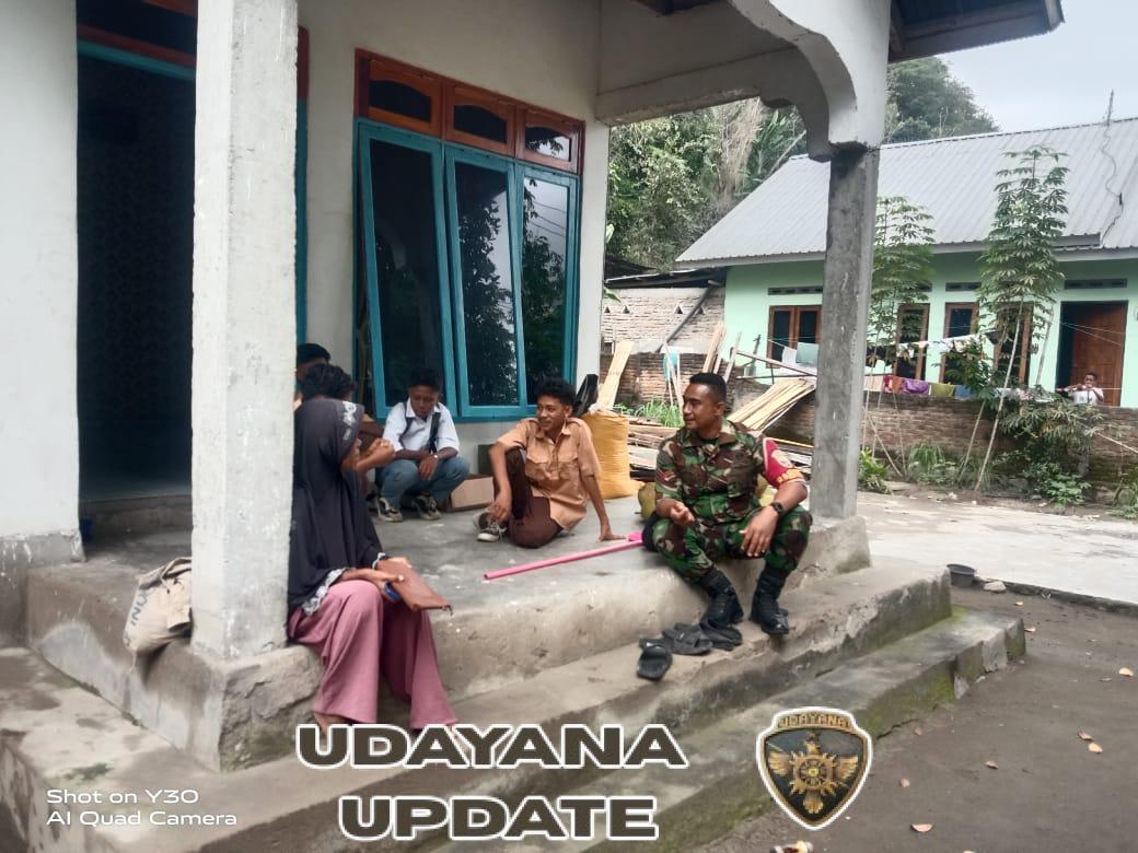 Babinsa Koramil 1602-01/Ende Tingkatkan Kesadaran Keamanan Bersama Siswa SMA Karya Nangapanda