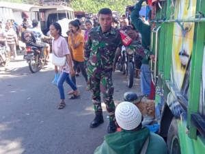 Babinsa Detusoko Ingatkan Warga Jaga Kesehatan di Tengah Perubahan Cuaca