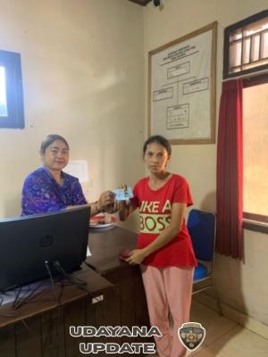 BLT DD Bulan Agustus 2025 Digulirkan Pemdes Klumpu, Serka Made Juli Gelar Pendampingan