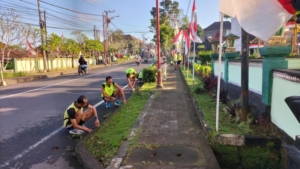 Anggota Kodim 1626/Bangli Laksanakan Kerja Bakti Bersihkan Area Makodim