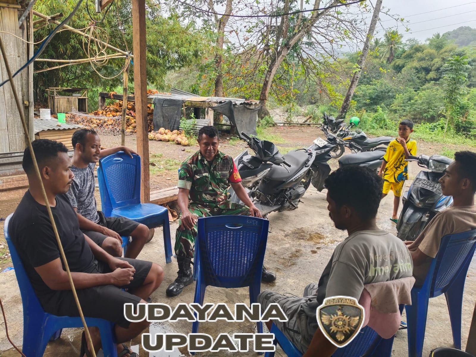 Babinsa Koramil 1602-01/Ende Dampingi Masyarakat Jaga Keamanan Desa