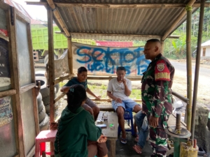 Kodim 1602/Ende: Babinsa Aktif Jaga Ketertiban dan Sosialisasi Kebersihan