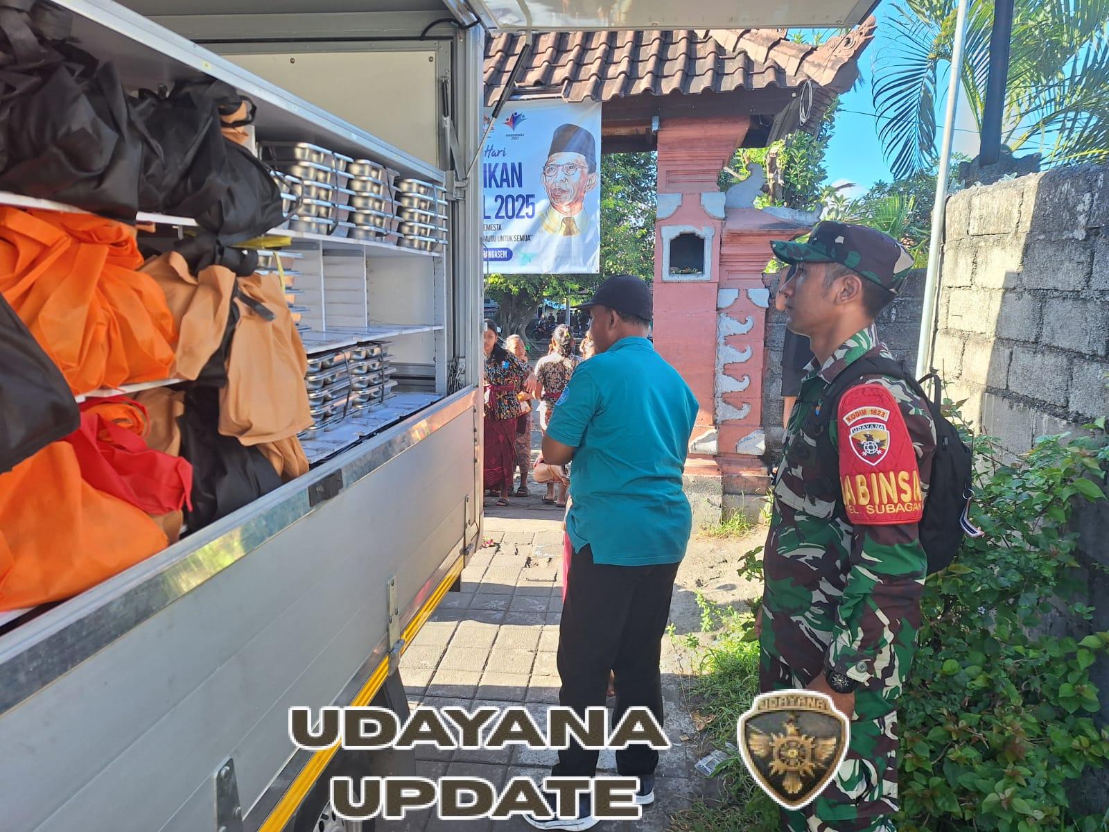 Pastikan kelancaran pendistribusian logistik MBG, Babinsa 1623-01/Karangasem laksanakan pendampingan.