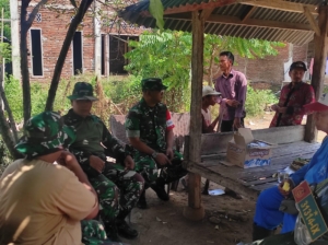 Dansatgas TMMD 125 Serap Aspirasi Warga Sambil Menikmati Sajian Tradisional