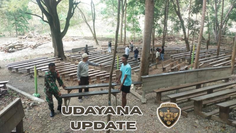 Gotong Royong Babinsa dan Pemuda Katolik Warnai Persiapan Ibadat Minggu