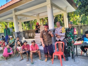 Bantuan yang disalurkan  karung beras , penerima dari Tiga Banjar Dinas di Desa Bukti