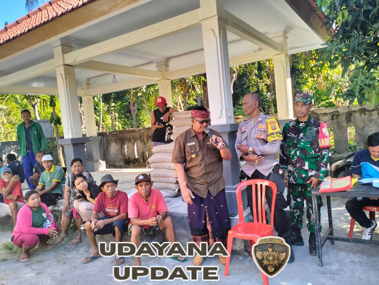 Bantuan yang disalurkan karung beras , penerima dari Tiga Banjar Dinas di Desa Bukti