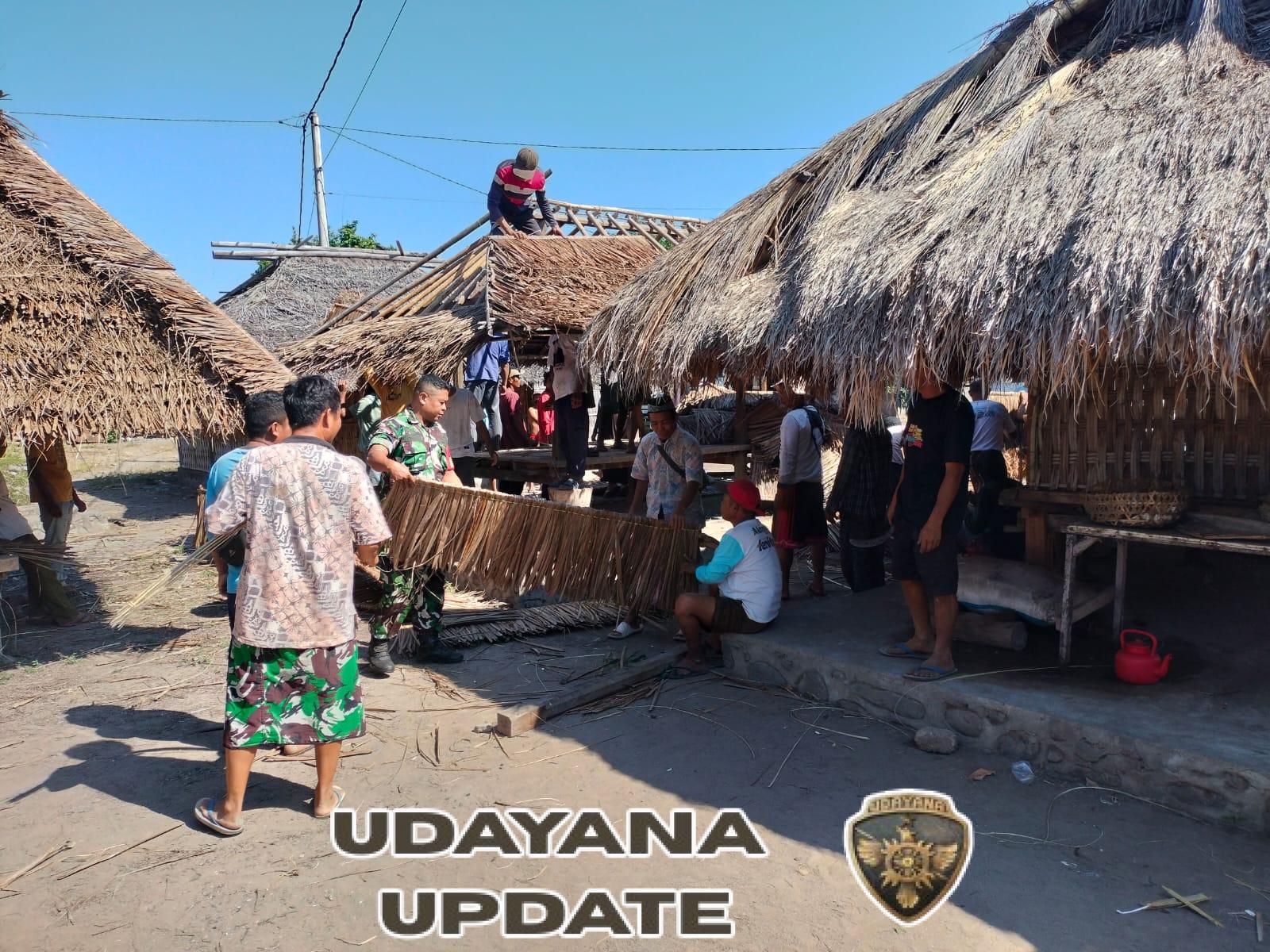 TNI dan Warga Kompak Bangun Berugak di Lombok Utara