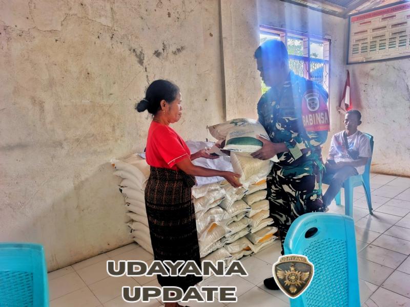 Penyaluran Bantuan CBP di Ende Dikawal Langsung oleh Babinsa Koramil 1602-04/Maurole