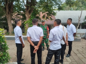 Puldata Ter dan Pamwil, Babinsa Ende Jaga Kemanunggalan TNI-Rakyat di Lingkungan Sekolah