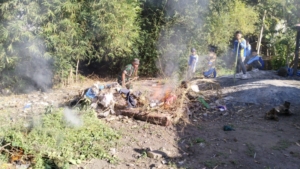 Sinergi Babinsa, Mahasiswa, dan Warga Karijawa dalam Aksi Jumat Bersih